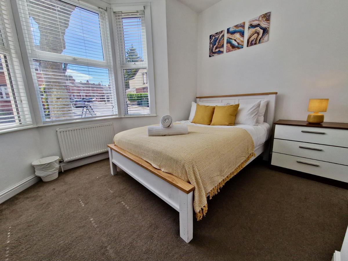 Incredible Private Rooms All With Private Bathrooms In A Fully Serviced House Next To City Centre With Free Parking Coventry Exteriér fotografie