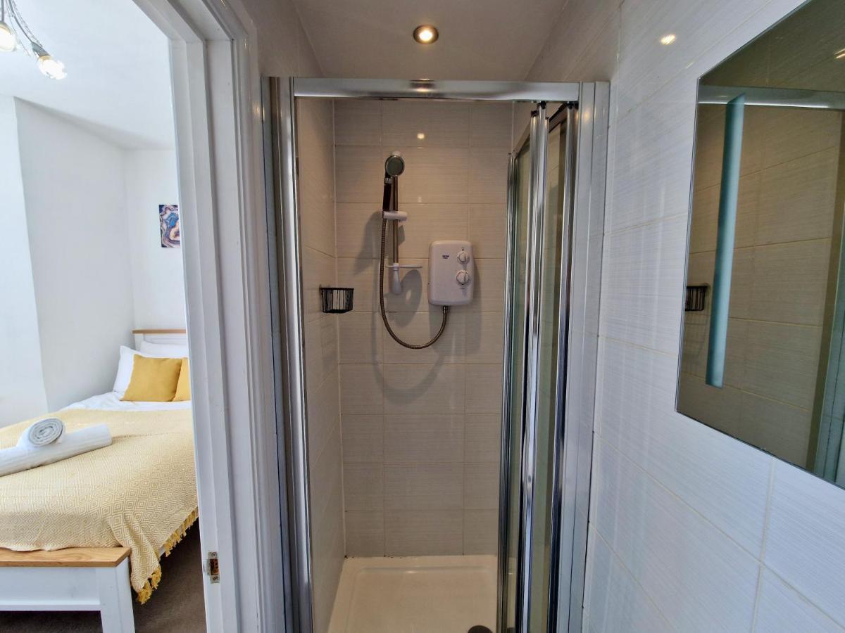 Incredible Private Rooms All With Private Bathrooms In A Fully Serviced House Next To City Centre With Free Parking Coventry Exteriér fotografie