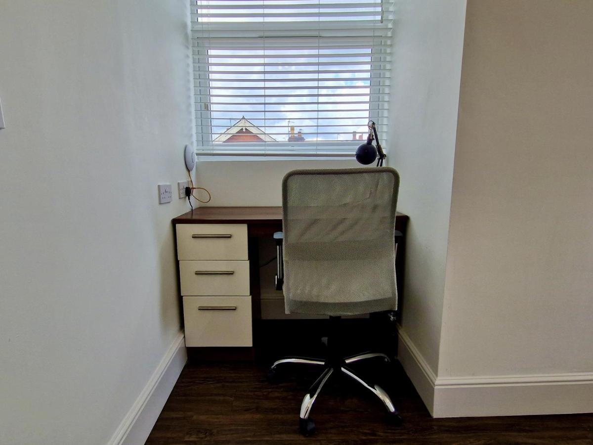 Incredible Private Rooms All With Private Bathrooms In A Fully Serviced House Next To City Centre With Free Parking Coventry Exteriér fotografie