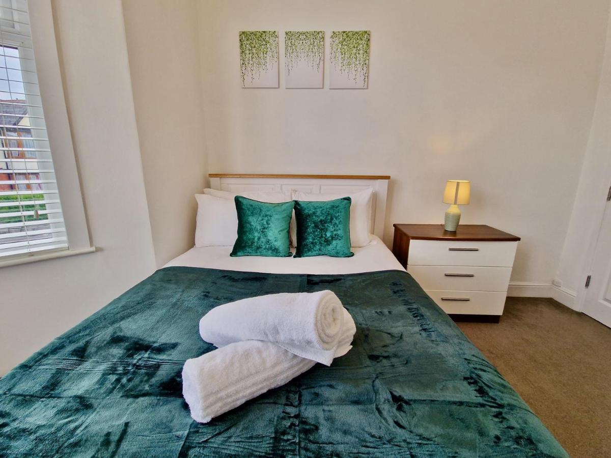 Incredible Private Rooms All With Private Bathrooms In A Fully Serviced House Next To City Centre With Free Parking Coventry Exteriér fotografie