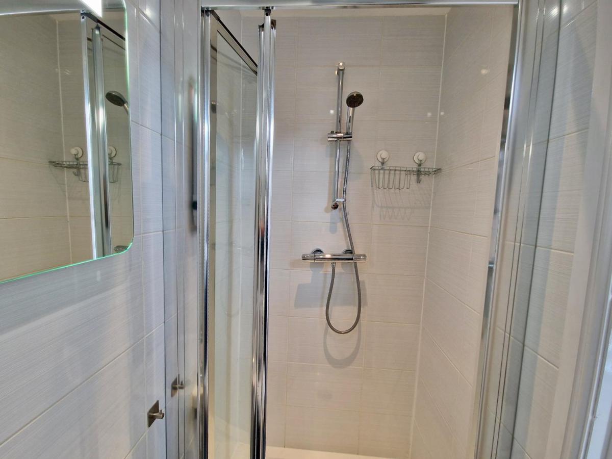 Incredible Private Rooms All With Private Bathrooms In A Fully Serviced House Next To City Centre With Free Parking Coventry Exteriér fotografie