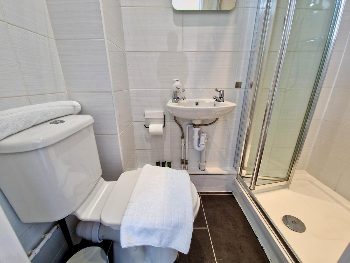 Incredible Private Rooms All With Private Bathrooms In A Fully Serviced House Next To City Centre With Free Parking Coventry Exteriér fotografie