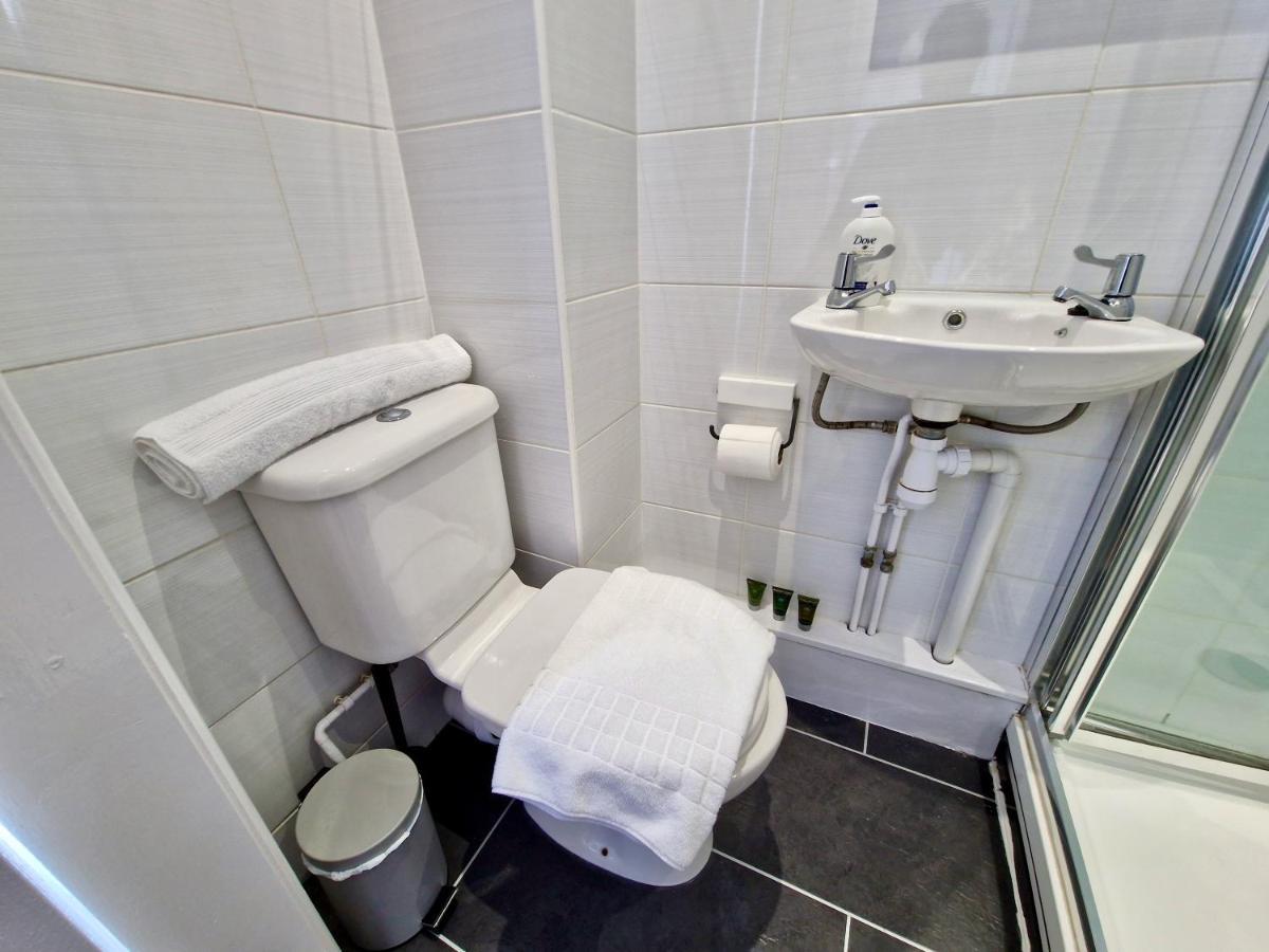 Incredible Private Rooms All With Private Bathrooms In A Fully Serviced House Next To City Centre With Free Parking Coventry Exteriér fotografie
