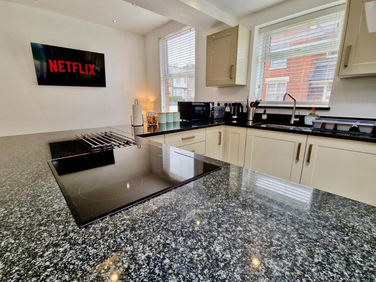 Incredible Private Rooms All With Private Bathrooms In A Fully Serviced House Next To City Centre With Free Parking Coventry Exteriér fotografie