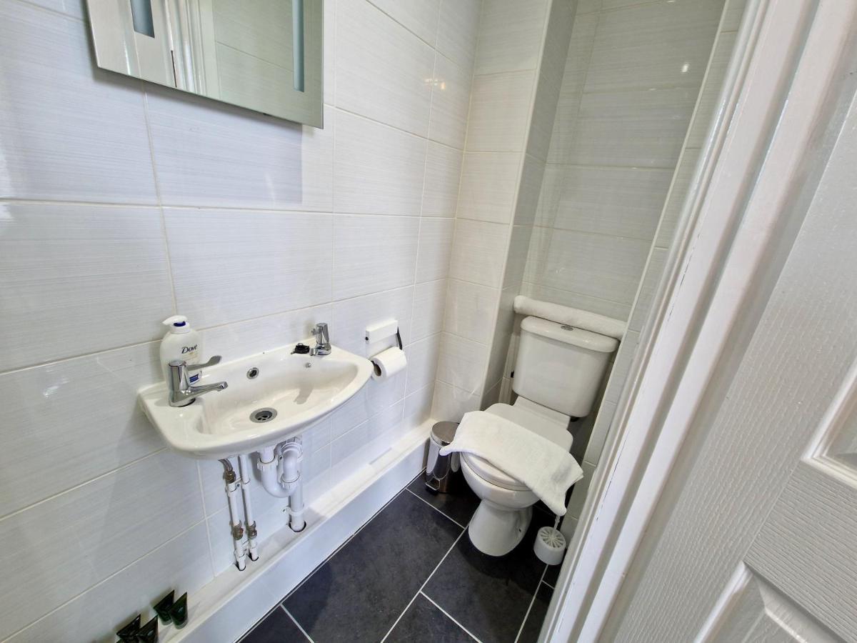 Incredible Private Rooms All With Private Bathrooms In A Fully Serviced House Next To City Centre With Free Parking Coventry Exteriér fotografie