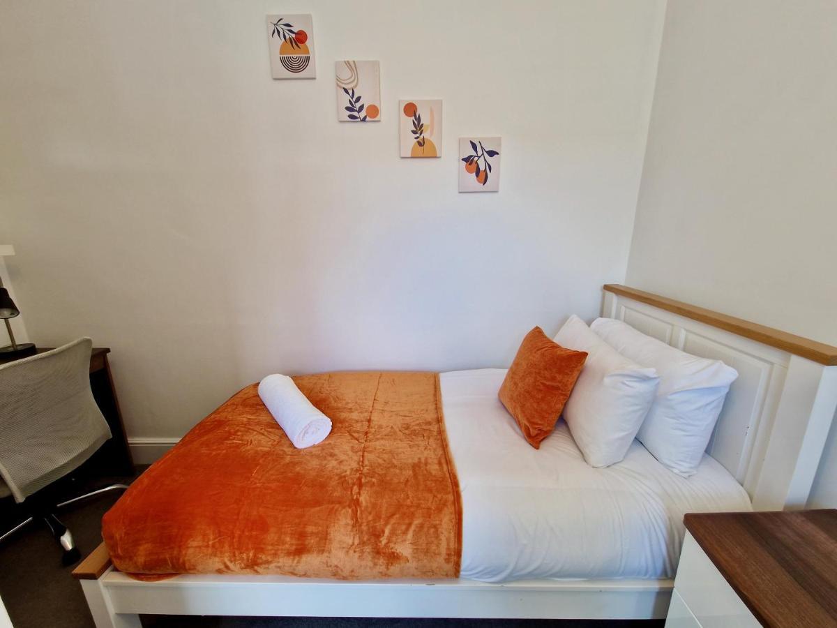 Incredible Private Rooms All With Private Bathrooms In A Fully Serviced House Next To City Centre With Free Parking Coventry Exteriér fotografie